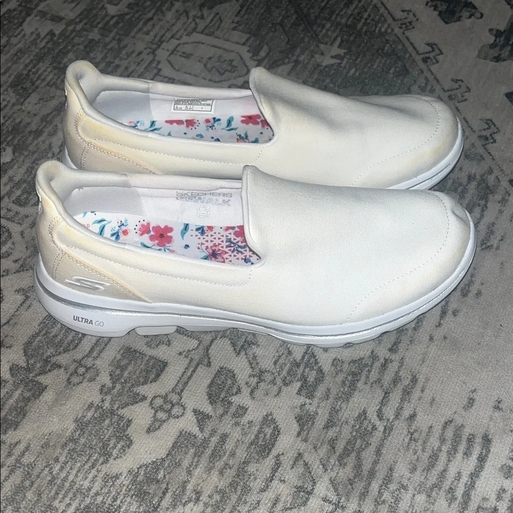 Skechers Women's white Slip-On Sneakers size 9.5